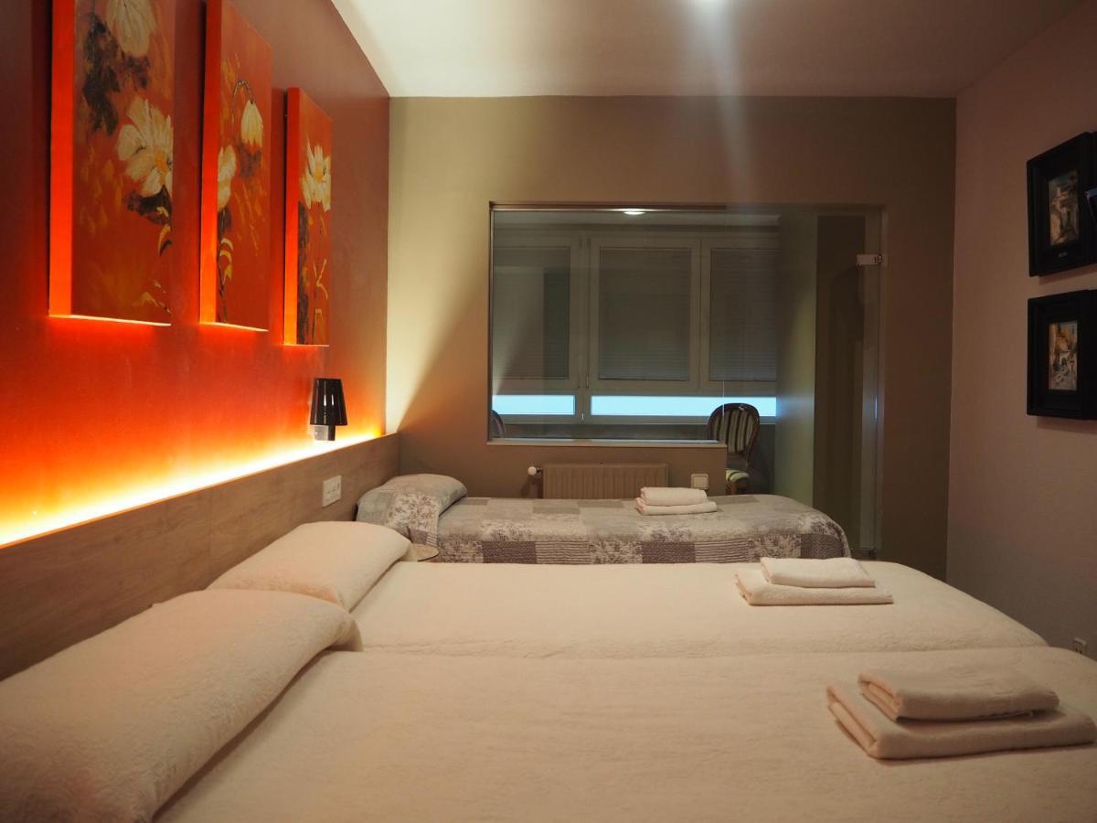 ホテル ホスタル アセッラ パンプローナ エクステリア 写真 A room at a love hotel in Tokyo