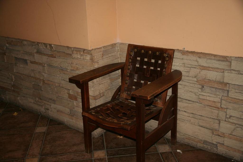 ホテル ホスタル アセッラ パンプローナ エクステリア 写真 The chair used by the victims